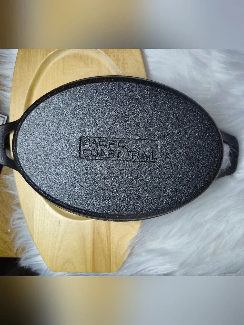 Cast Iron Oval Sizzler - Black with Wooden Trivet